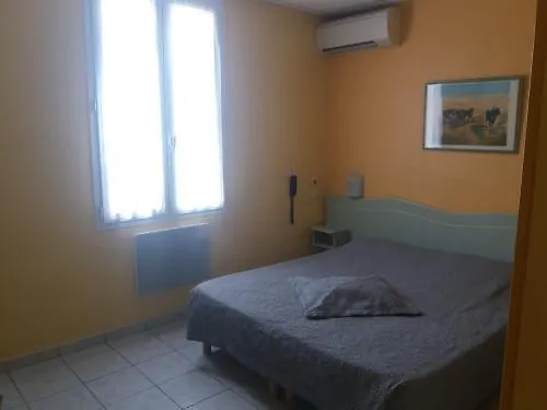 Hotel Camille Les Les Saintes-Maries-de-la-Mer 2*,